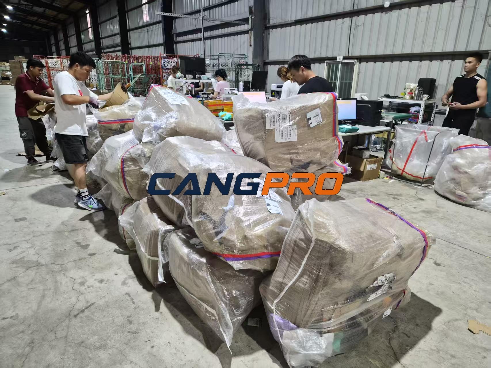 倉老闆深圳集運倉員工作業